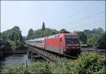 Auf dem Weg von der Elbe nach Niederbayern berquert die 101 006 mit dem InterCity 2029 von Hamburg-Altona nach Passau den Harkortsee bei Wetter(Ruhr). (08.06.2008)
