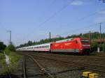 101 021-4 mit IC 1943 nach Berlin Sdkreuz und den IC 1949 mit
einer 120 am Haken,der ab Hannover nach Leipzig fhrt.(25.07.2008) 