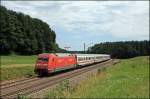 101 066 bringt bei Axdorf den InterCity 2296 von Salzburg nach Frankfurt(Main)Hbf. (06.07.2008)
