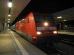 101 103-0 mit CNL 40353 nach Koepenhagen/CNL 353 nach Praha-Holesovice mit Kurwagen nach Moskva Belorusskaja.Am 27.09.08 beim Halt in Mannheim Hbf.