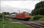 101 066 schiebt den IC 2293 nach Salzburg Hbf.