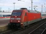 101 075-0 mit IC 2025 nach Frankfurt/Main verlsst mit FL Dortmund Hbf.,nette Grsse an den Lokfhrer.(14.12.2008)