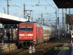 101 027-1 schiebt einen IC aus dem Hauptbahnhof von Dortmund Hbf. 22.12.08