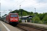 101 120-4 durchfhrt mit einen IC Richtung Berlin den Bahnhof Burgkemnitz