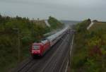 101 051-1 peitscht bei Bauerbach mit IC 2263 Karlsruhe Hbf - Stuttgart Hbf gen Sden. Meterlange Gischtfahne inklusive. 04.09.09