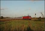 Im Abendlicht des 08.10.2009 durchfhrt 101 098 (9180 6101 098-2 D-DB) mit dem IC 2029, Hamburg-Altona – Nrnberg Hbf, das Mnsterland bei Westbevern-Vadrup.