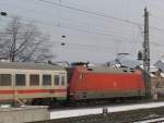 101 042 als schiebt den EC 318 von Graz Hbf nach Frankfurt(Main)Hbf.Am 19.12.09 bei der einfahrt in Bensheim.