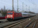 Einfahrt im Solinger Hbf., die 101 051-1 mit IC 2025 nach Frankfurt Bhf.
(23.01.2010)