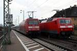 101 015-6 bei der berholung des RE 1 nach Schwerin geschoben von 120 203-5 im Bhf.