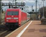 Die erste ihrer Art: 101 001-6 fhrt mit ihrem IC nach Hamburg in den Bahnhof Kassel Wilhelmshhe ein. Aufgenommen am 05.04.2010.