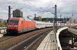 101 64-4 mit den IC 144 nach Schiphol (Airport) bei der Einfahrt in den Berliner Hbf. 27.04.2010