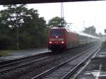 101 026  durchfhrt mit IC bei strmenden Regen durch Lu oggersheim am 14.8.2005
