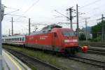 DB 101 008-1 mit Schnellzug am Salzburg Hbf, 16-08-2006