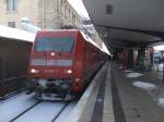 101 067-7 hat mit ihrem InterCity nach Leipzig wegen eines Notarzteinsatzes ber 50 Minuten Versptung. Aufgenommen am 21.12.2010 in Bielefeld.