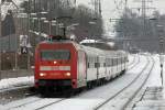 101 020-6 mit IC 132 nach Luxemburg bei der Einfahrt in Recklinghausen 27.12.2010