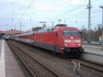 Bereits 45min vor der Abfahrt stand am 18.Januar 2011 EC 379 Stralsund-Brno mit 101 030 in Stralsund am Bahnsteig.