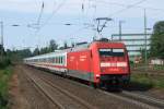 IC 2014 mit Schublok 101 017-2 nach Emden Hbf.