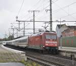 101 015 mit IC in Lehrte, am 12.04.2011.