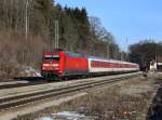 Die 101 097 mit einem Turnuszug am 26.02.2011 bei der Durchfahrt in Aling.