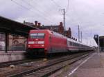 101 106-3 kommt mit IC von Berlin nach shipol am 06.05.2012 in Stendal an.