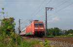 101 067-7 fuhr am 11.06.2012 mit dem IC 2332 von Norddeich Mole nach Kln, hier bei Neermoor.