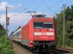 101 052-9 mit IC 130 Nordeich Mole-Koblenz Hauptbahnhof bei Devermhlen (B 296.6) am 25-8-2012.