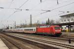 Am 17.04.13 schob 101 067-7 ihren IC am Heimeranplatz Richtung Mnchen Hbf.