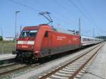 IC 2287 Binz-Hamburg fuhr,am 13.Juli 2013,wieder mit zwei 101er.Whrend bis Rostock 101 015 den Zug zog,hing am Schlu noch 101 098.Aufgenommen in Bergen/Rgen.