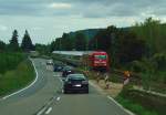 Wohl umgeleitet kommt hier am Freitagnachmittag zwischen Rheinbrohl und Leutesdorf mir die 101 014-9 mit IC-Wagen am Haken entgegen in Richtung Bonn. 20.9.2013