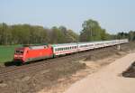 101 110 mit IC 1972 (Frankfurt [Main] Hbf–Hamburg-Altona) am 21.04.2011 zwischen Bardowick und Radbruch