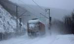 Bei dem Anblick könnte man meinen... so, die Lok geht nun auf'n Schrott!
101 104 wurde am Ende des PbZ's mitgeschleppt und hat nun schon gut eine Stunde am Ende des Zuges verbracht. 
Der aufwirbelnde Schnee hat die Lok wohl in diesen Zustand versetzt. ;)
Aufgenommen am 27.12.14 an der Geislinger Steige.