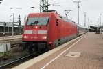 Bild 002:
Am 19.11.2014 wurde IC 2023 in Dortmund auf Gleis 16 umgeleitet, da er 40 Minuten Verspätung hatte! Hier zu sehen ist der Zug, bespannt mit 101 065-1 kurz vor der Abfahrt in Dortmund Hbf!
