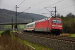 101 083-4 schiebt den IC 2340 nach Frankfurt /M.