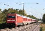 101 077 mit CNL 473 (Kopenhagen–Basel SBB) am 20.09.2012 in Heitersheim, aufgenommen vom Bahnsteigende