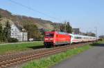 Der Steuerwagen war direkt an der 101 058-6 angekoppelt, als der IC am 09/04/2015 durch Leutesdorf gen Köln fuhr.