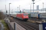 Lok 101 078-4 fhrt am 22.02.2007 mit einem Intercity dem Bahnhof Eisenach-Opelwerk vorbei.
