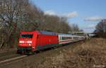 DB 101 072-7 (Bj. 1998, Adtranz) schiebt IC 2216 Stuttgart Hbf. - Greifswald, KBS 385 Münster - Bremen, fotografiert bei Bassum am 28.01.2016