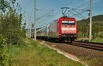 101 058-6 ist hier bei Wutha am 10.05.16 mit einen IC zu sehen der in Richtung Leipzig unterwegs ist,am Zugschluss schiebt 120 114-4 nach.