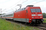 DB 101 109-7 mit IC 2374 am 21.07.2016 nördlich von Salzderhelden am BÜ 75,1 mit Fahrtziel Westerland/Sylt