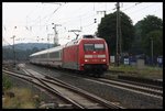 101098 brauste am 29.07.2016 um 16.56 Uhr aus Bielefeld kommend mit einem IC durch den Bahnhof Brackwede.