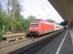 101 041 steht am 18.06.06 mit IC 2004 nach Norddeich Mole in Bonn Hbf.
