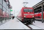 101 141-0 mit 101 037-0 als gestrandeter IC steht in Halle(Saale)Hbf auf Gleis 12.