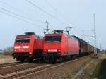 145 047 mit TEC 45533 muss warten, whrend 101 040 mit IC 2379 vorbei darf.