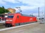 Am 02.08.2010 steht 101 006-5 mit IC im Hbf Koblenz.