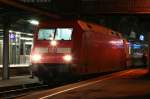 101 051-1 hat gerade den rund 50 Minuten verspteten IC 360 (Mnchen Hbf-Strabourg) abgekoppelt und wird gleich Platz fr 181 204 machen. Karlsruhe 20.1.11