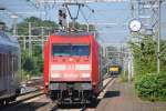 BAD BENTHEIM (Landkreis Grafschaft Bentheim), 30.05.2011, 101 018-0 wurde vom IC 242 nach Flughafen Schiphol abgekoppelt, im Hintergrund wartet die niederländische Lok 1777 auf die Übernahme