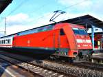 Baureihe 101 090-9 mit IC 2067 am 10.12.06 im Bahnhof Aalen.