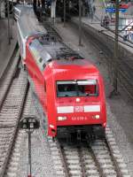 Personalwechsel in der 101 035-4 am 03.07.2014 im Hamburger Hbf..