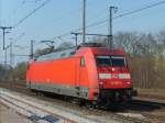 Die 101 087-5 (ohne DB-Keks) wurde am 27.3.07 vom IC 144(endete auf Grund von Bauarbeiten in Bad Bentheim) abgekuppelt und fhrt um den Zug herum, um an der anderen Seite wieder anzukuppeln.