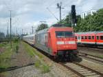 Die 101 122-0 fhrt am 27.5.07 mit dem IC 2039 in Hannover ein.